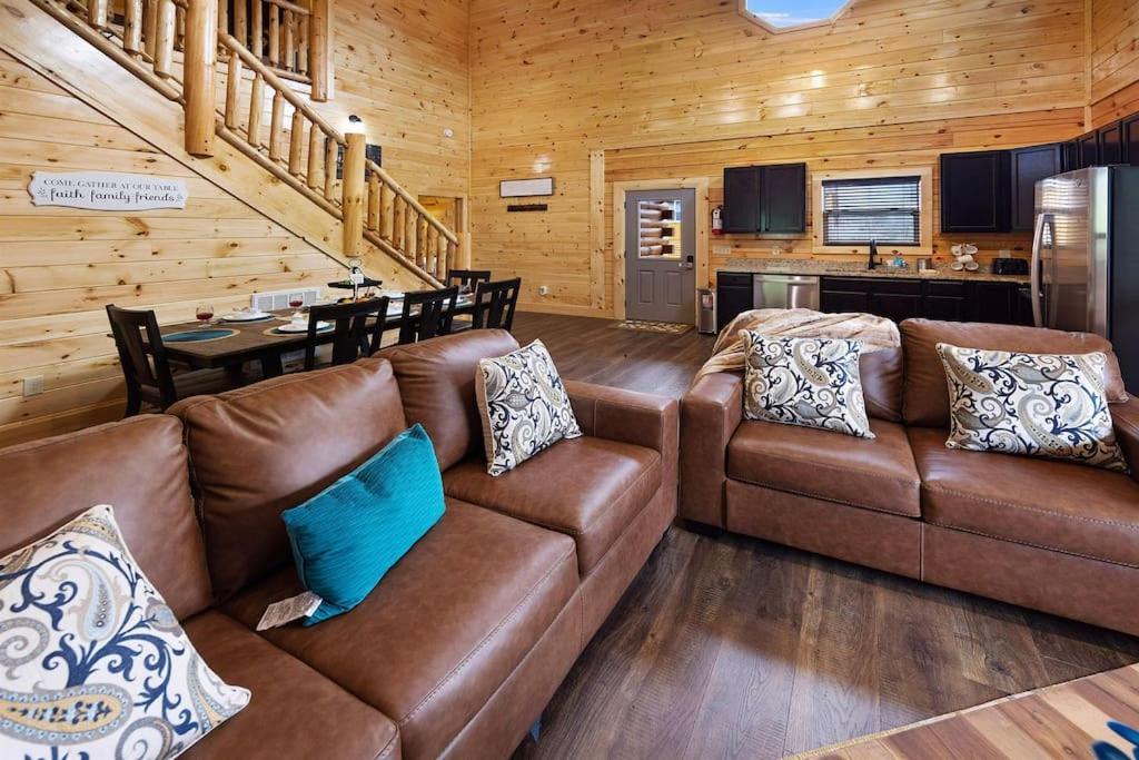 New! Indoor Pool/Ps 5/Hot Tub/Parkway Villa Pigeon Forge Dış mekan fotoğraf