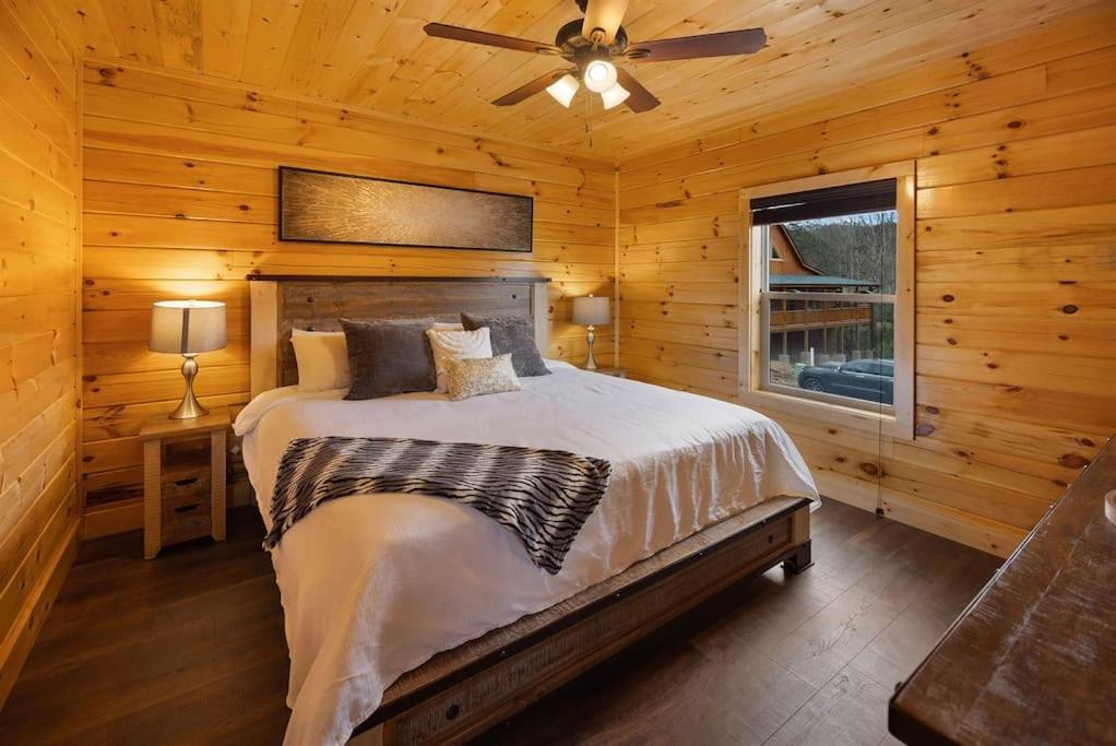 New! Indoor Pool/Ps 5/Hot Tub/Parkway Villa Pigeon Forge Dış mekan fotoğraf